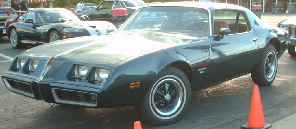 The Final Facelift. James Garner wasn't too enamored by the front end treatment given to the 1979-81 Firebirds. (image: Bull-Doser, Wikimedia Commons)