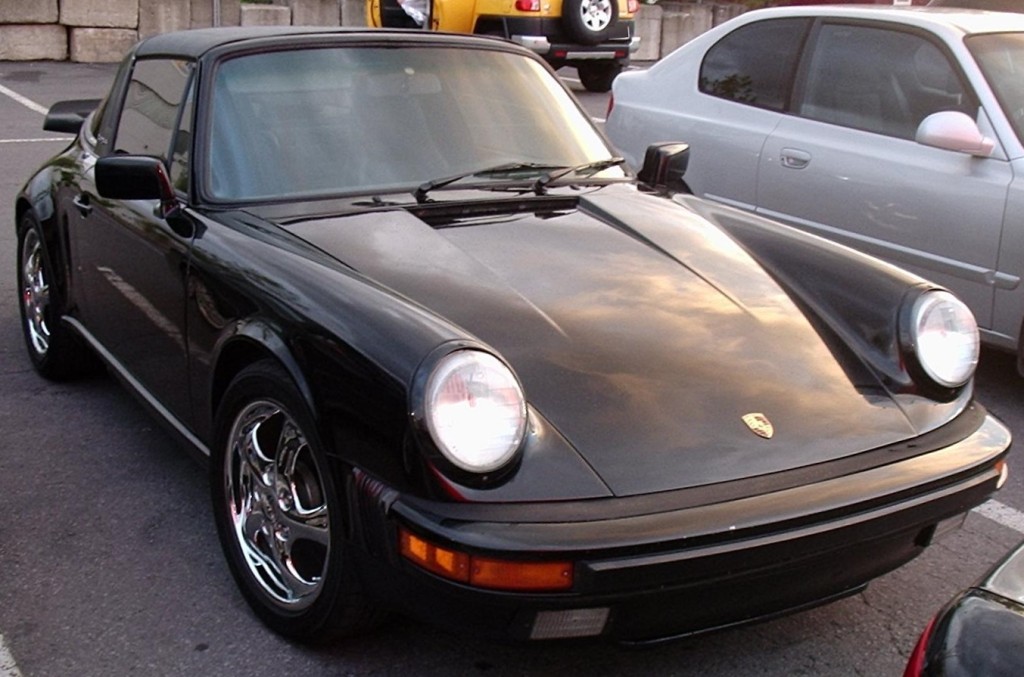 Porsche 911... or is it 90210? (photo: Bull-Doser, Wikimedia Commons)