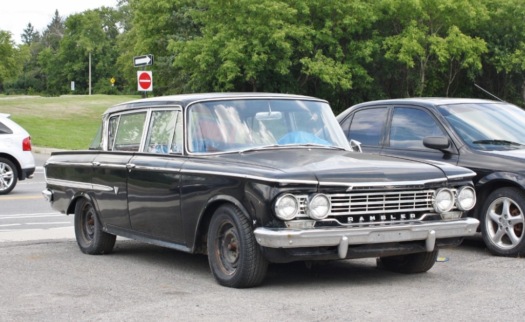 1961 (AMC) Rambler Classic, spotted in Gatineau (Hull sector) Quebec.