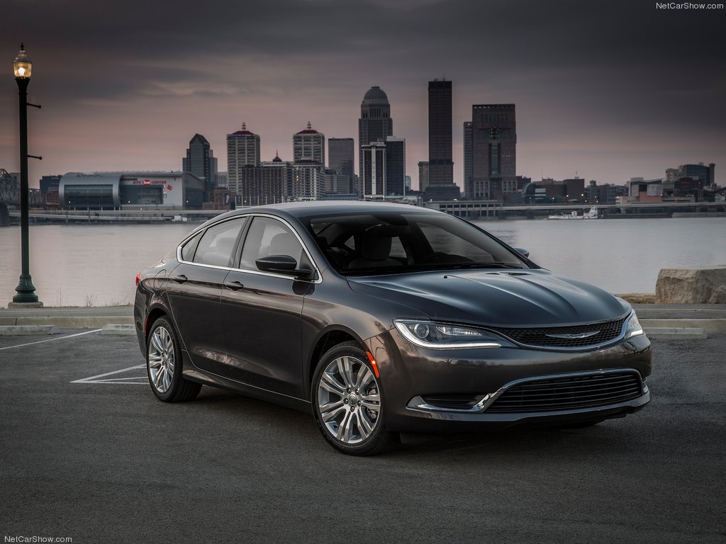 The 2015 Chrysler 200 has little in common with its predecessor (photo: NetCarShow.com)
