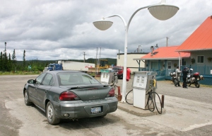 Between Baie-Comeau and Fermont, 562 km of mostly unpaved driving, there are two gas stations. You'll use at least one of them.
