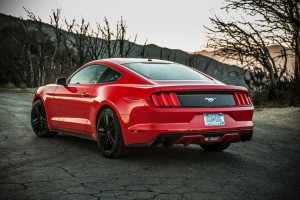 With dropping oil prices and an economy on the upswing, why not buy that new Mustang? (Image: Ford Motor Company)