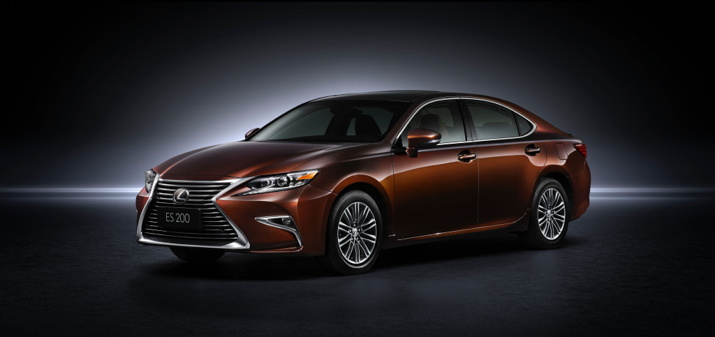 The Lexus ES 350, now with new grille (Image: Toyota Motor Corporation)